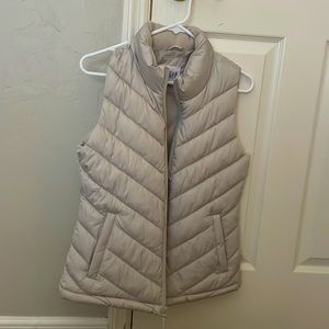 Women’s puffer vest, size small, ivory